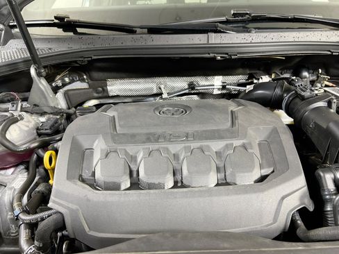 Used 2023 Volkswagen Tiguan SE R-Line image 29