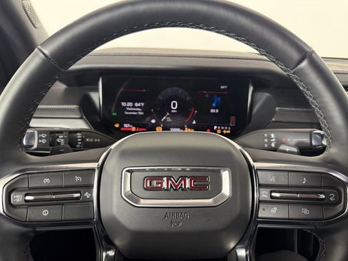 Used 2025 GMC Acadia Elevation image 21