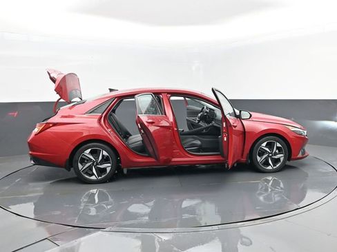 Used 2023 Hyundai Elantra Limited image 30
