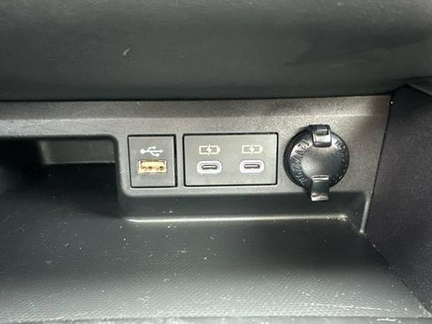 Used 2023 Toyota Highlander XLE AWD/4WD image 37