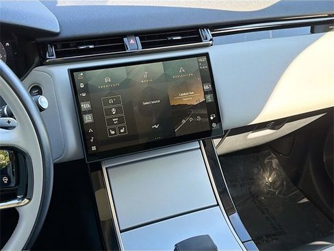 Used 2025 Land Rover Range Rover Velar S image 28