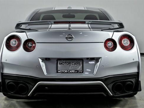 Used 2020 Nissan GT-R Premium AWD/4WD image 11