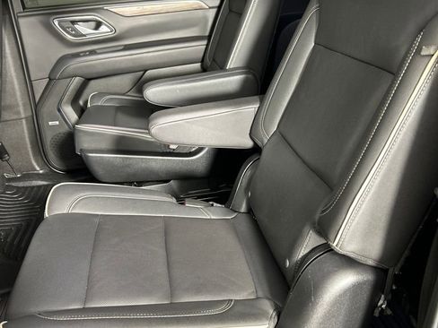 Used 2022 Chevrolet Suburban Premier image 18
