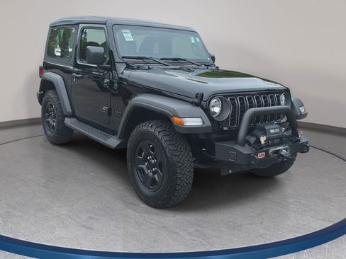 Used 2025 Jeep Wrangler Sport AWD/4WD image 3