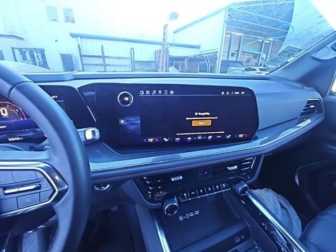 Used 2025 Chevrolet Suburban RST image 13