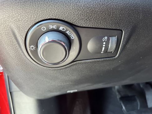 Used 2023 Jeep Compass Sport image 19