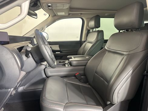 Used 2025 Ford Expedition Active AWD/4WD image 8