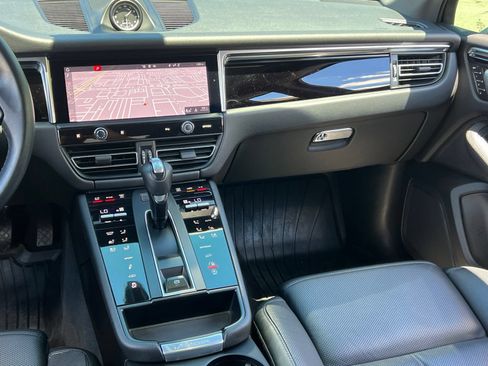 Certified 2023 Porsche Macan AWD/4WD image 29