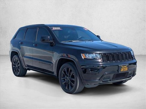 Used 2020 Jeep Grand Cherokee Altitude RWD image 3
