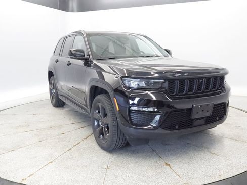 Used 2023 Jeep Grand Cherokee Limited w/ Luxury Tech Group II AWD/4WD image 11