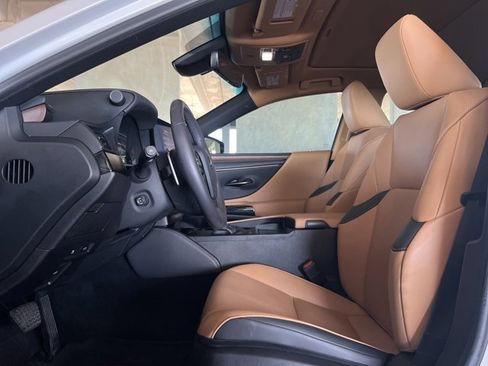 Certified 2023 Lexus ES 300h w/ Premium Package image 9