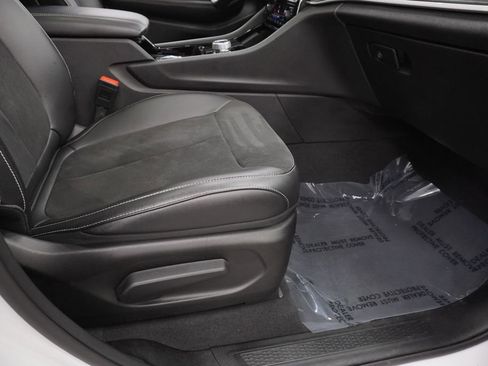 Used 2023 Jeep Grand Cherokee Altitude image 49