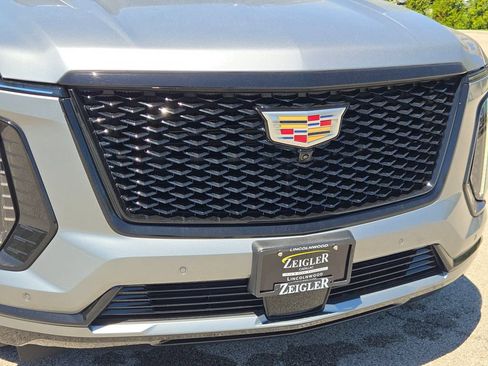 Used 2025 Cadillac Escalade Sport w/ Touring Package AWD/4WD image 5