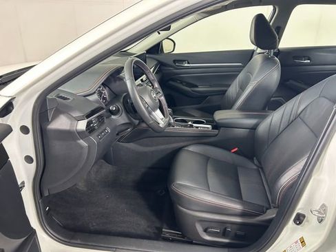 Used 2025 Nissan Altima 2.5 SR w/ SR Premium Package image 12