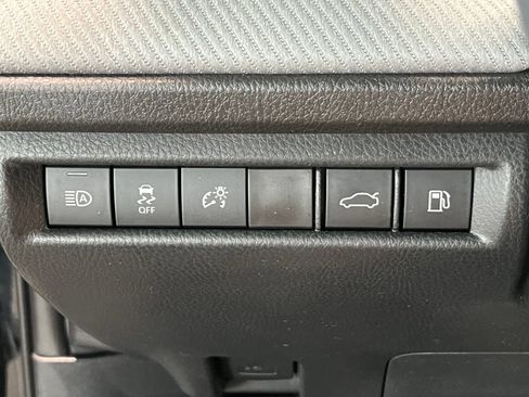 Used 2025 Toyota Camry SE AWD/4WD image 31