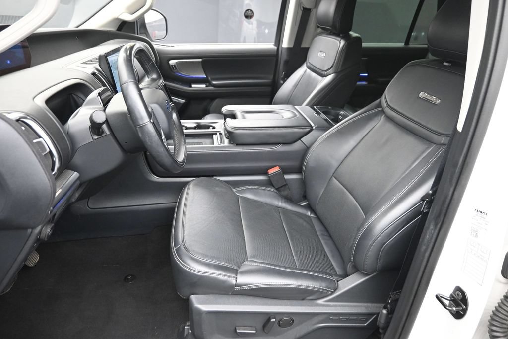Used 2025 Ford Expedition Platinum w/ Driver's Package AWD/4WD image 20