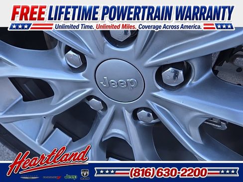 Used 2025 Jeep Grand Cherokee Summit AWD/4WD image 25