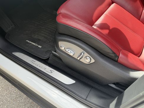 Certified 2023 Porsche Macan S image 26