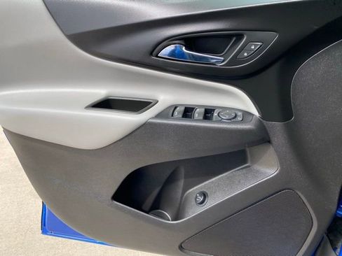 Used 2019 Chevrolet Equinox LT w/ Sun & Navigation Package image 12