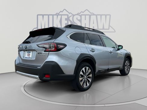 Used 2025 Subaru Outback Limited w/ Tech Package 3 AWD/4WD image 5