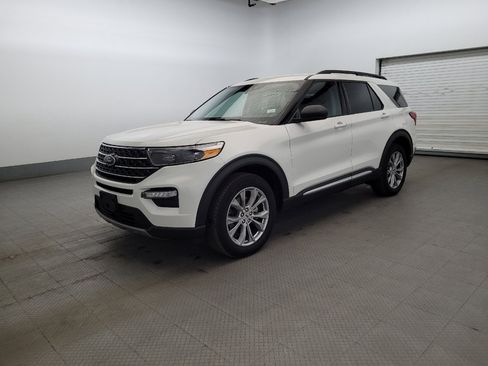 Used 2022 Ford Explorer XLT w/ Equipment Group 202A AWD/4WD image 2
