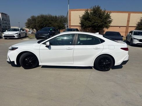 Used 2025 Toyota Camry SE image 6