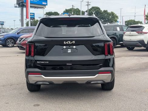 Used 2025 Kia Sorento S FWD image 4