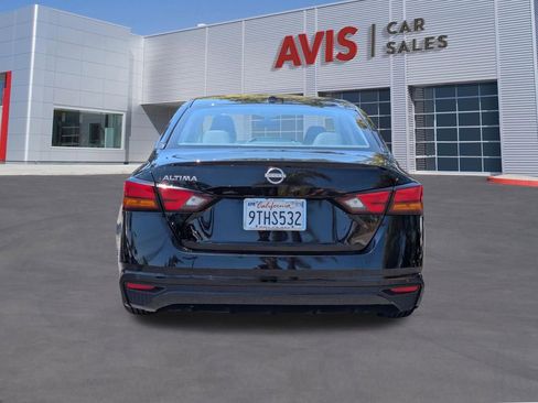 Used 2025 Nissan Altima 2.5 SV FWD image 7