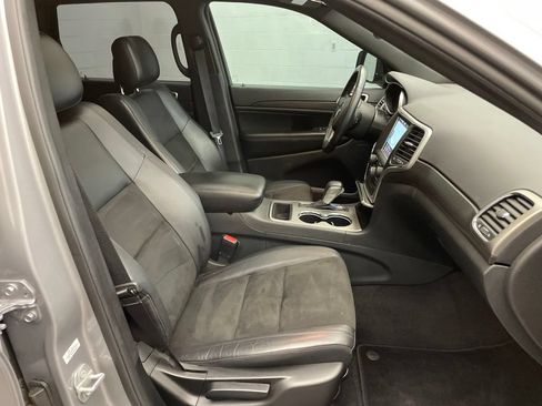 Used 2018 Jeep Grand Cherokee Altitude RWD image 25