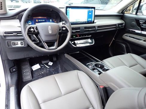 New 2026 Lincoln Corsair Premiere image 17