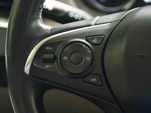 Used 2019 Buick Enclave Essence FWD image 21