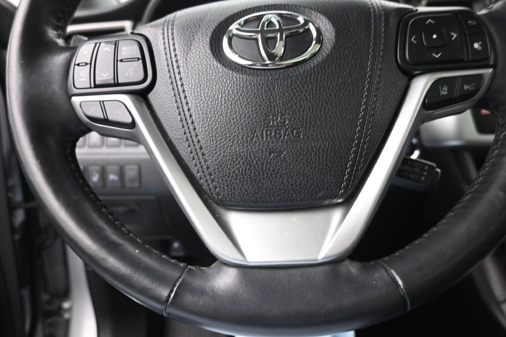 Used 2019 Toyota Highlander Limited Platinum AWD/4WD image 19