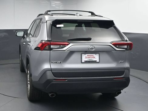 Used 2022 Toyota RAV4 XLE Premium FWD image 6