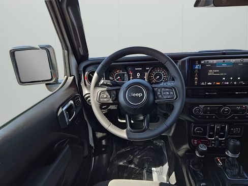 Used 2026 Jeep Wrangler Unlimited Rubicon AWD/4WD image 25