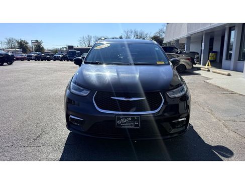 Used 2021 Chrysler Pacifica Touring-L image 3