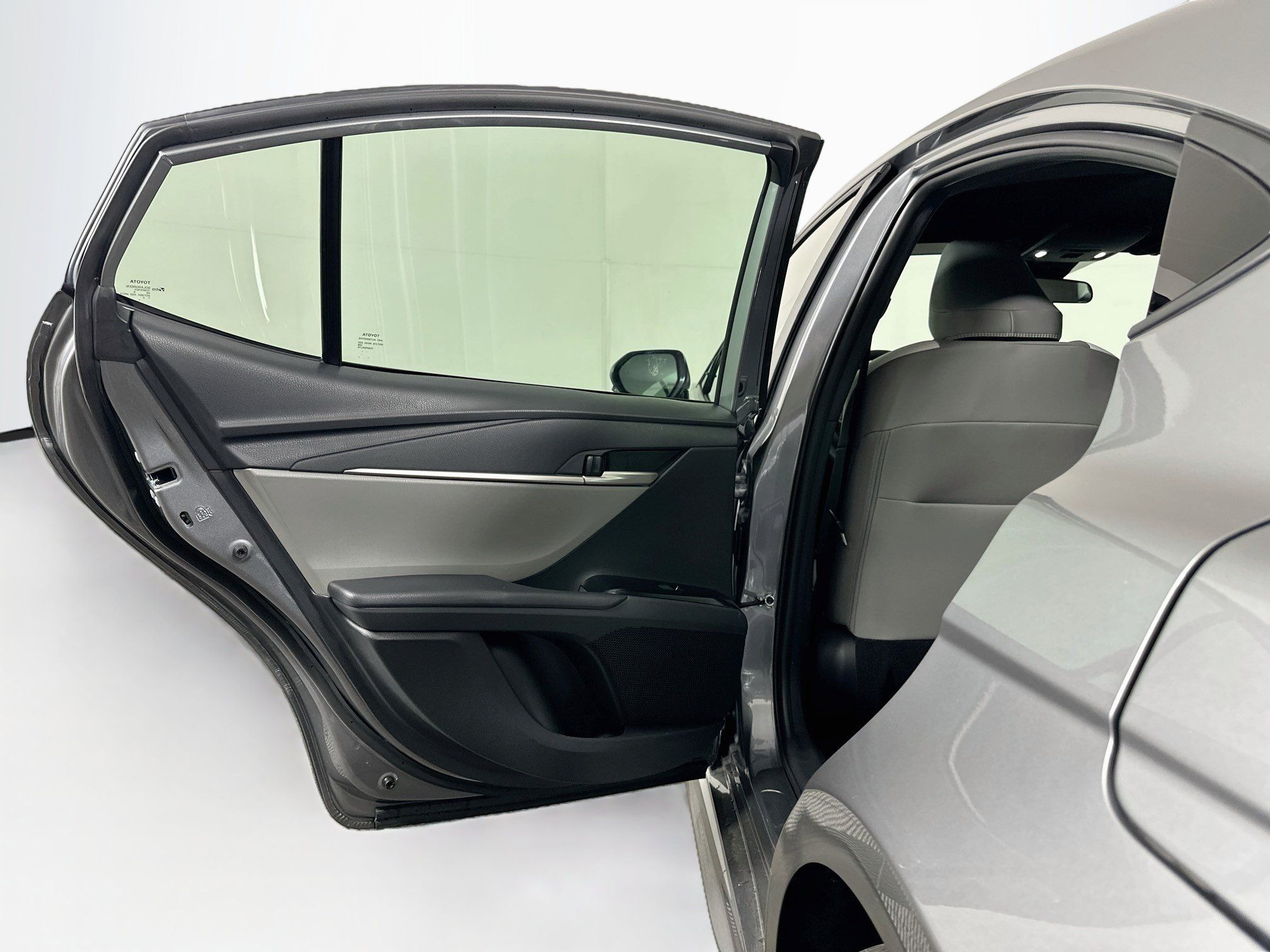 Used 2026 Toyota Camry SE FWD image 25