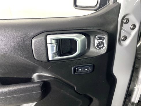 Used 2022 Jeep Gladiator Sport image 14