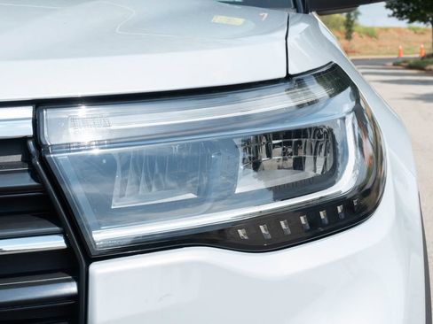 Used 2025 Ford Explorer Active w/ Active Comfort Package RWD image 4