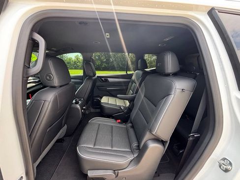 Used 2025 Buick Enclave Sport Touring w/ Power Package FWD image 17