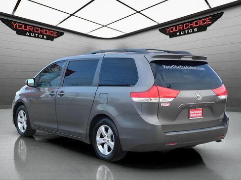 Used 2012 Toyota Sienna LE image 4