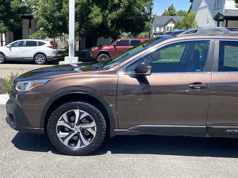 Used 2020 Subaru Outback Limited AWD/4WD image 2
