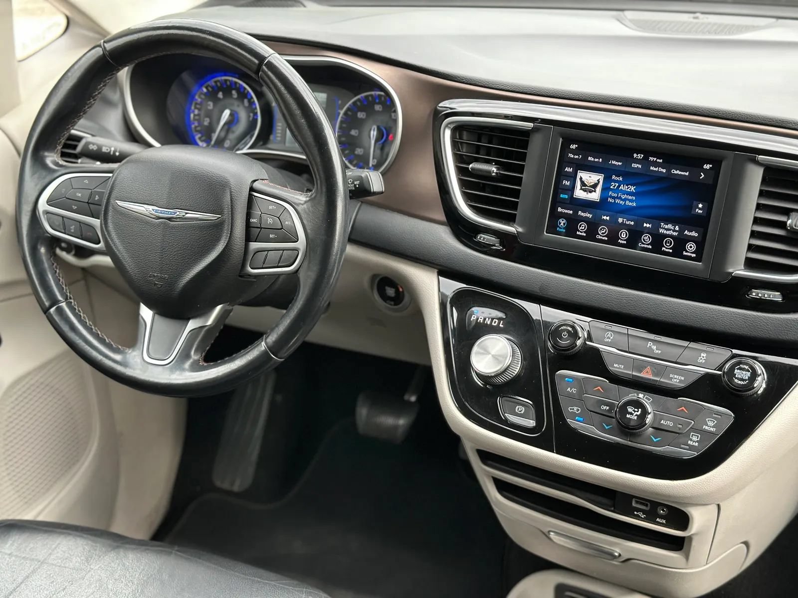 Used 2018 Chrysler Pacifica Touring-L FWD image 30