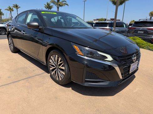 Used 2024 Nissan Altima 2.5 SV FWD image 3
