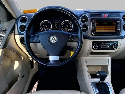 Used 2010 Volkswagen Tiguan SE AWD/4WD image 5