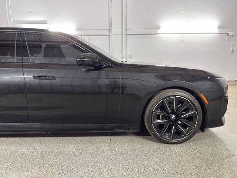 Used 2023 BMW i7 xDrive60 AWD/4WD image 5