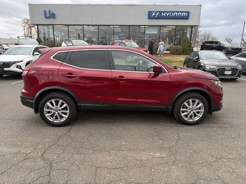 Used 2021 Nissan Rogue Sport S image 2