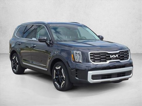 Used 2025 Kia Telluride S FWD image 3