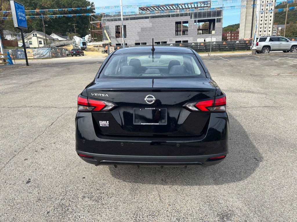 Used 2021 Nissan Versa S FWD image 4