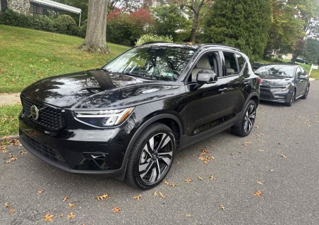 Used 2023 Volvo XC40 B5 Plus w/ Protection Package Premier AWD/4WD image 1