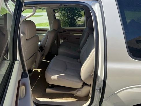 Used 2005 Cadillac Escalade ESV AWD image 13